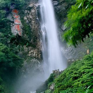 曼晚：曼联考虑更换训练基地，卡灵顿扩建升级会面临很多问题